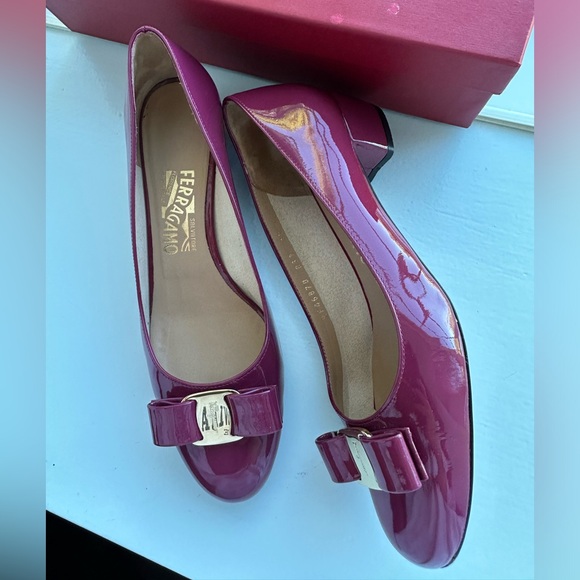 Salvatore Ferragamo Women's Purple Patent Leather Heels - Picture 2 of 6